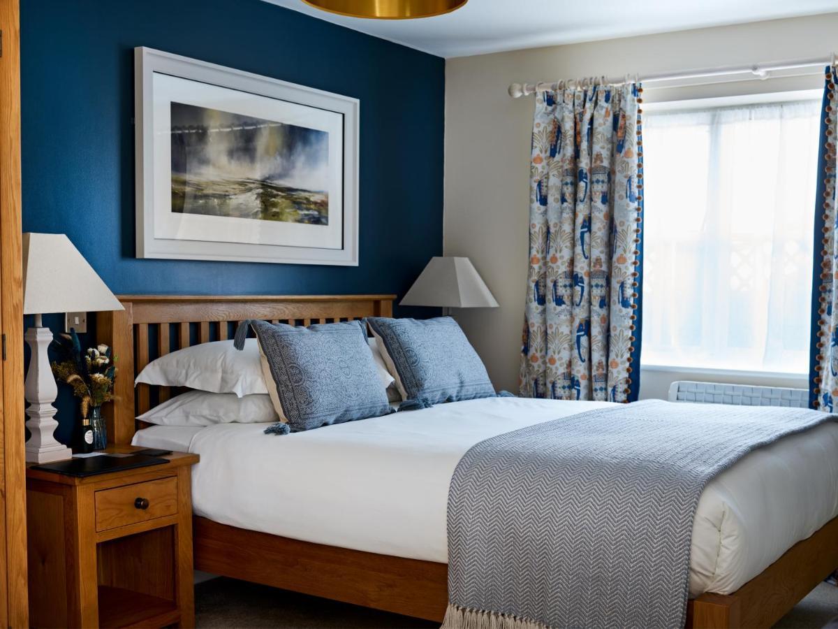 The Barrington Boar Hotel Илминстър Екстериор снимка