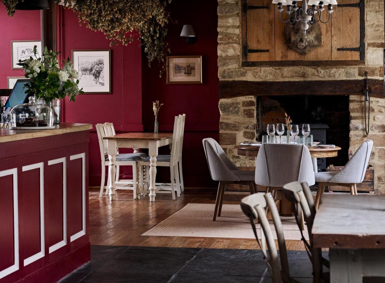 The Barrington Boar Hotel Илминстър Екстериор снимка