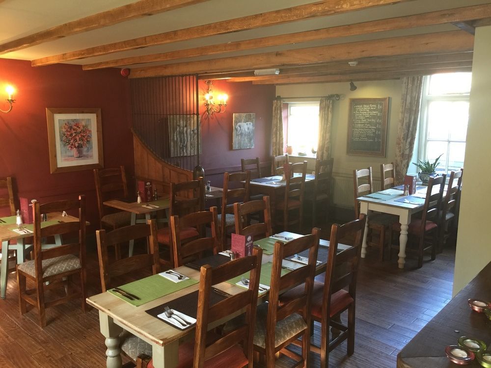 The Barrington Boar Hotel Илминстър Екстериор снимка