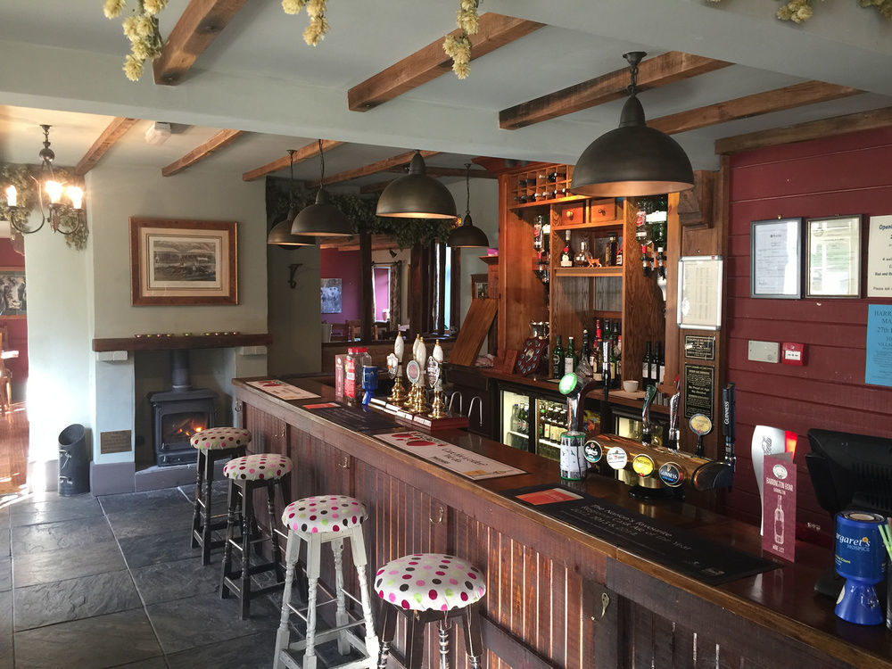 The Barrington Boar Hotel Илминстър Екстериор снимка